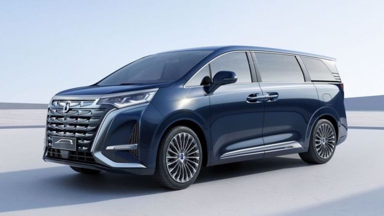 Çinli Denza D9 Minivan Cenevre Otomobil Fuarında Tanıtıldı.