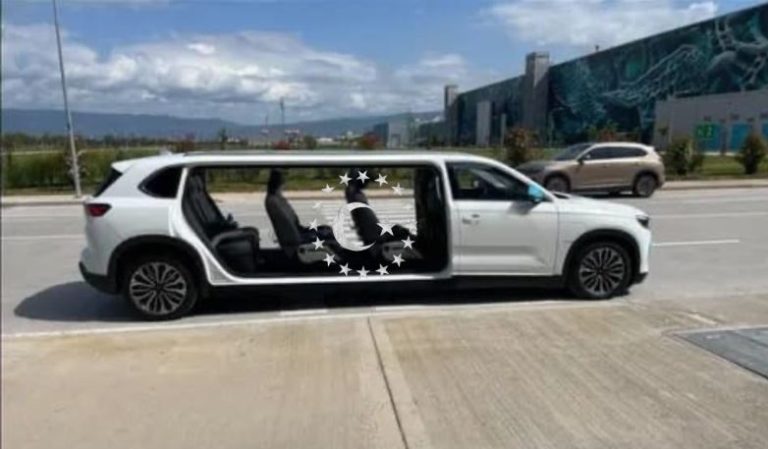 TOGG Yerli Elektrikli Arabamızın Fabrikada Misafirleri Gezdirmek İçin Yapılan Limuzin Modeli